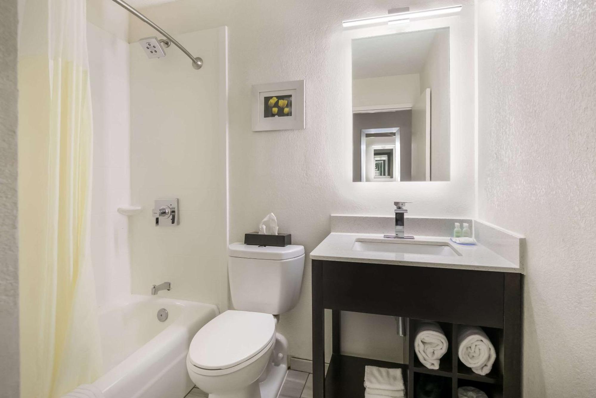 Hotel Clarion Conference Center
