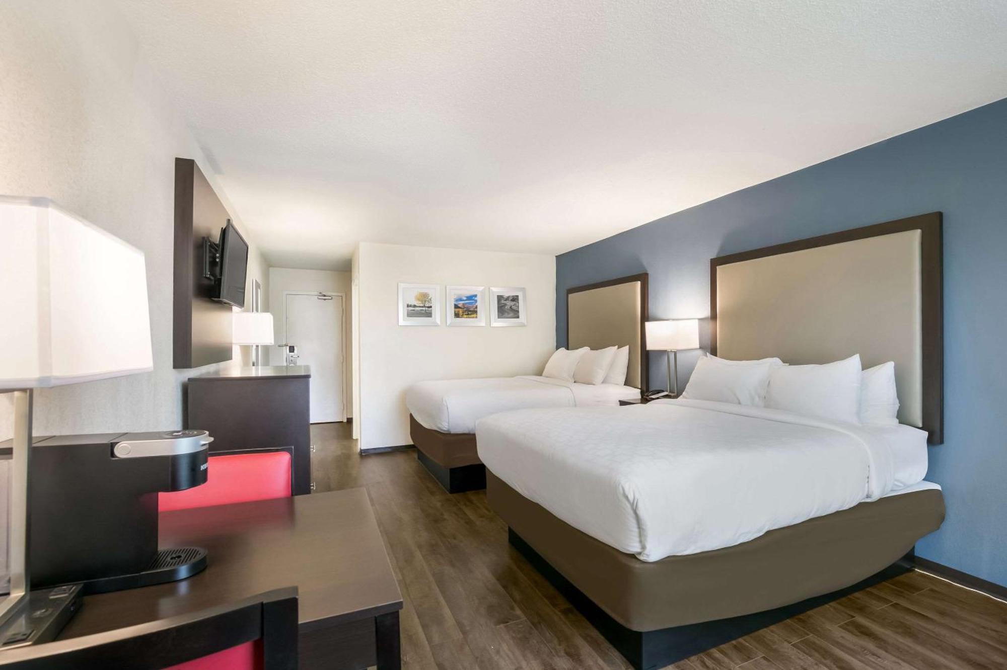 Hotel Clarion Conference Center 2*